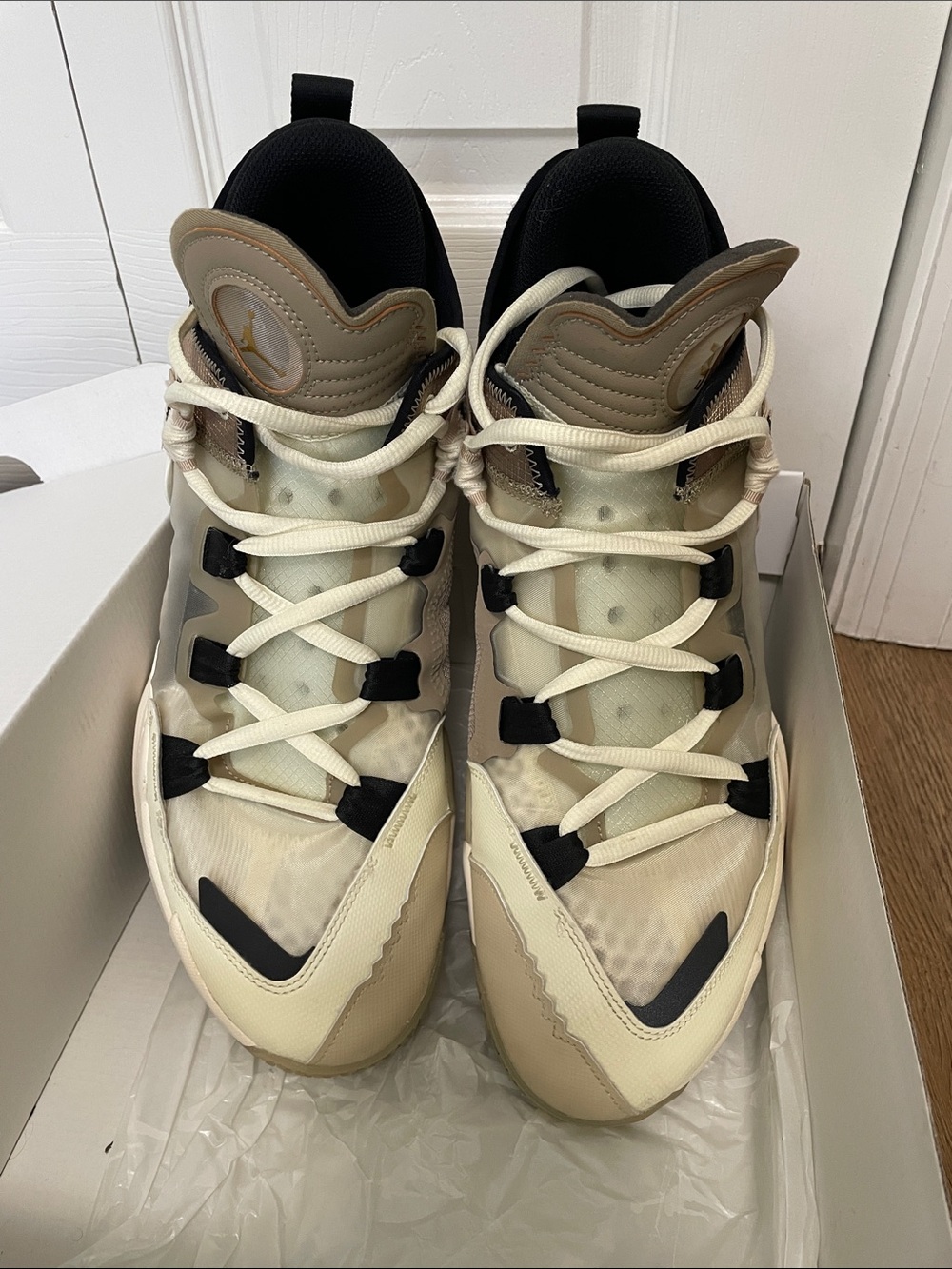 EUC Jordan Why Not .5 Men’s 13 basketball shoes coconut milk/black-khaki